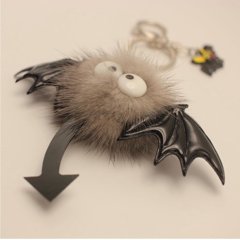 π¦NEW Bat Fluffy Pom Pom Bag Charm/ Keychain Googly Eyes Brown Cute Goth Spooky - Picture 5 of 6